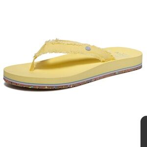 Vionic yellow canvas flip flops